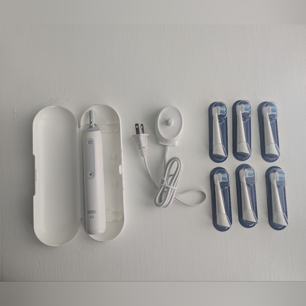 Oral-B Electric Toothbrush with Replacement Heads